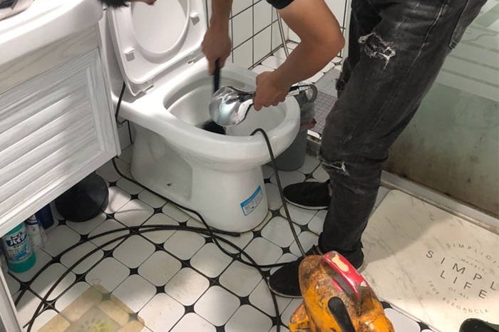 郓城马桶堵塞自己疏通还是找师傅？专业上门服务让你省时更省心